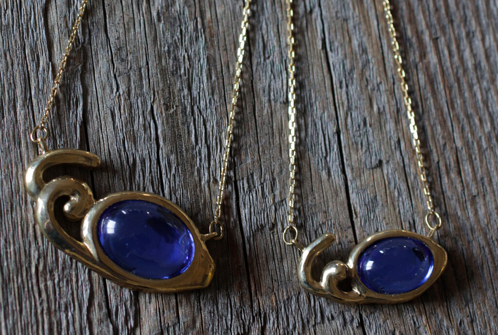 ローゼマインのブローチ型のネックレス大小二種の画像