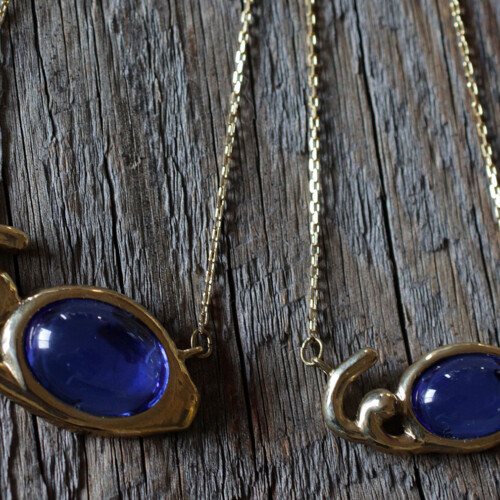 ローゼマインのブローチ型のネックレス大小二種の画像