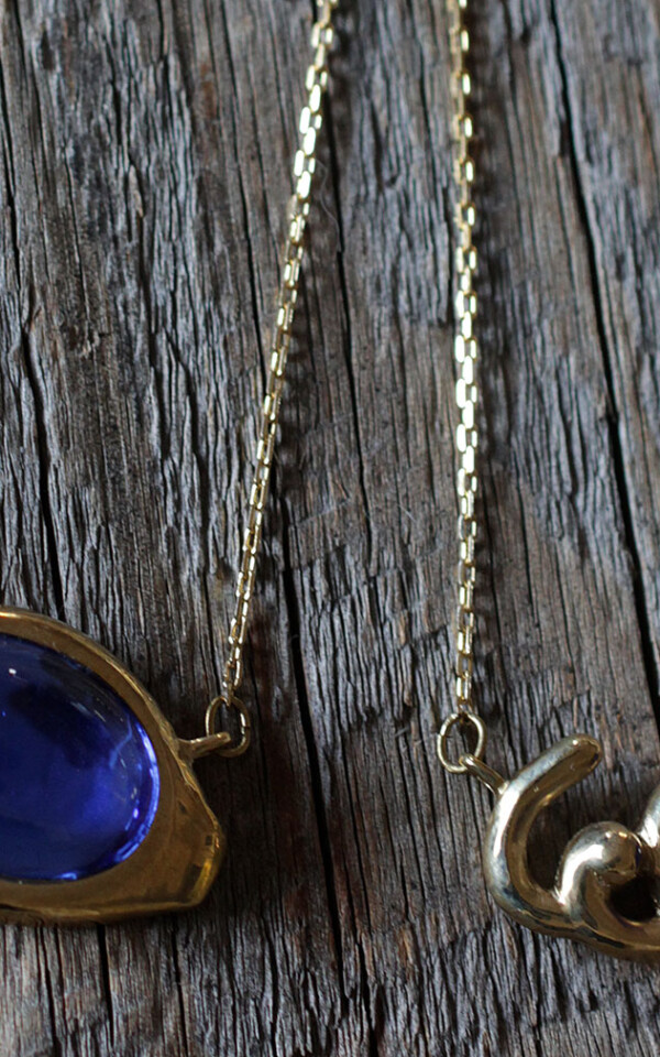 ローゼマインのブローチ型のネックレス大小二種の画像