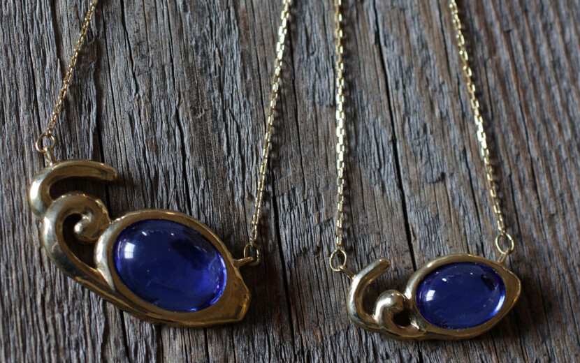 ローゼマインのブローチ型のネックレス大小二種の画像